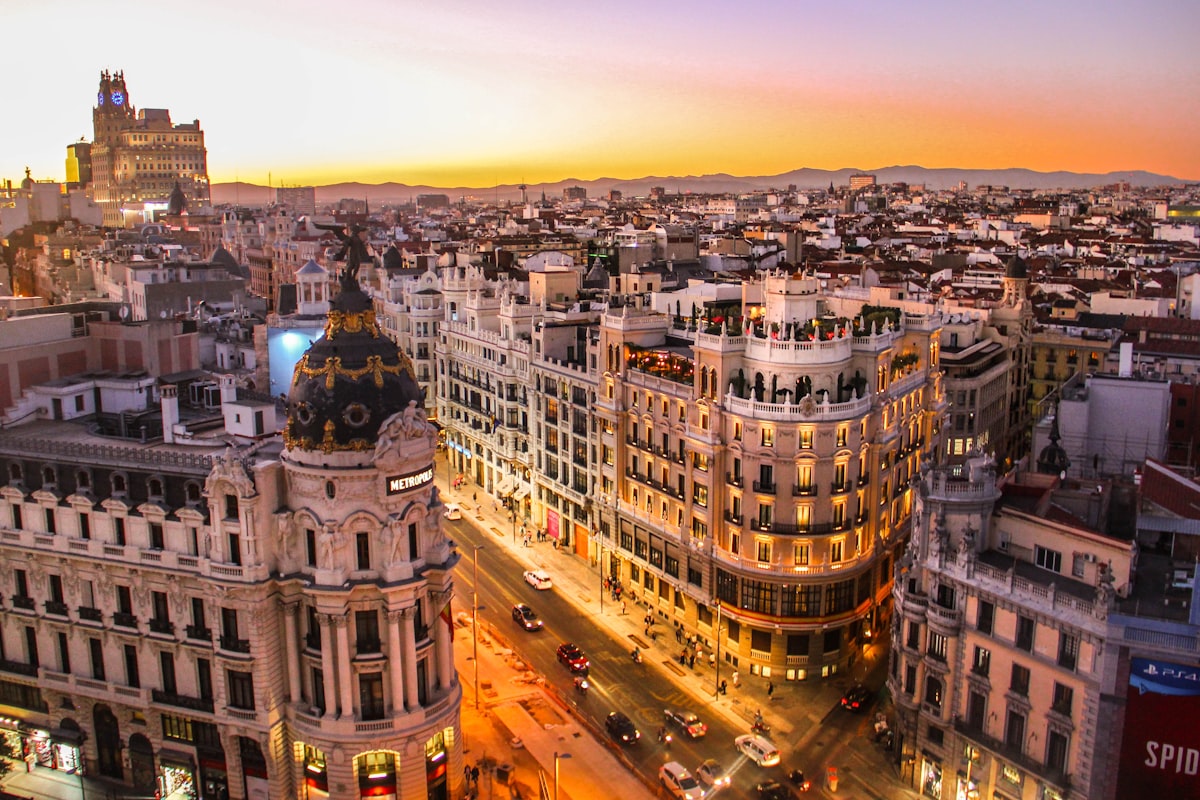 Fachada de un edificio en Gran Vía, Madrid